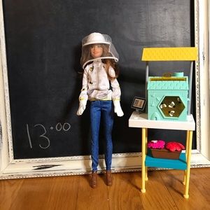 Barbie bee keeper set
